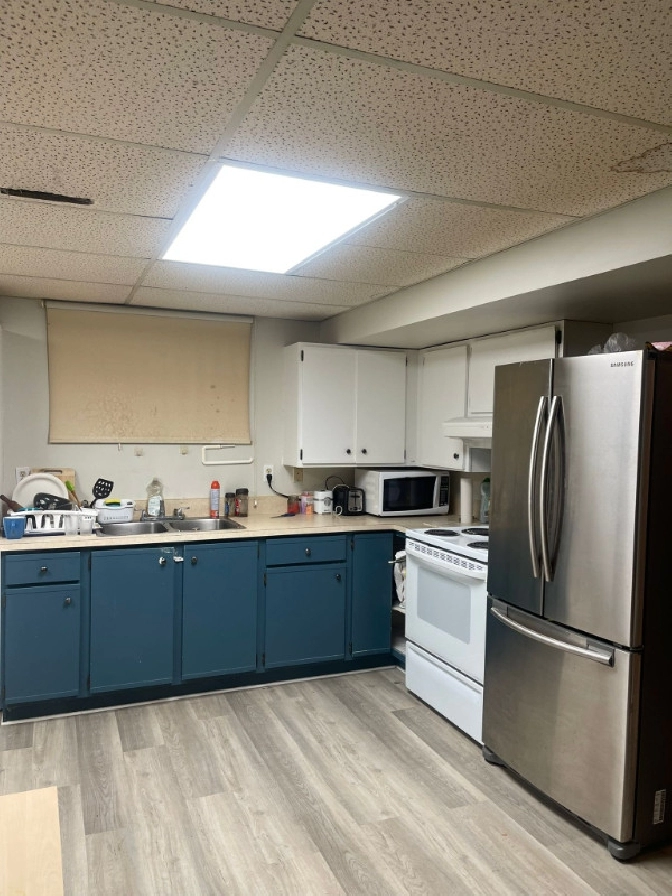 1big room available on cheapest rent in Surrey in City of Toronto,ON - Apartments & Condos for Rent
