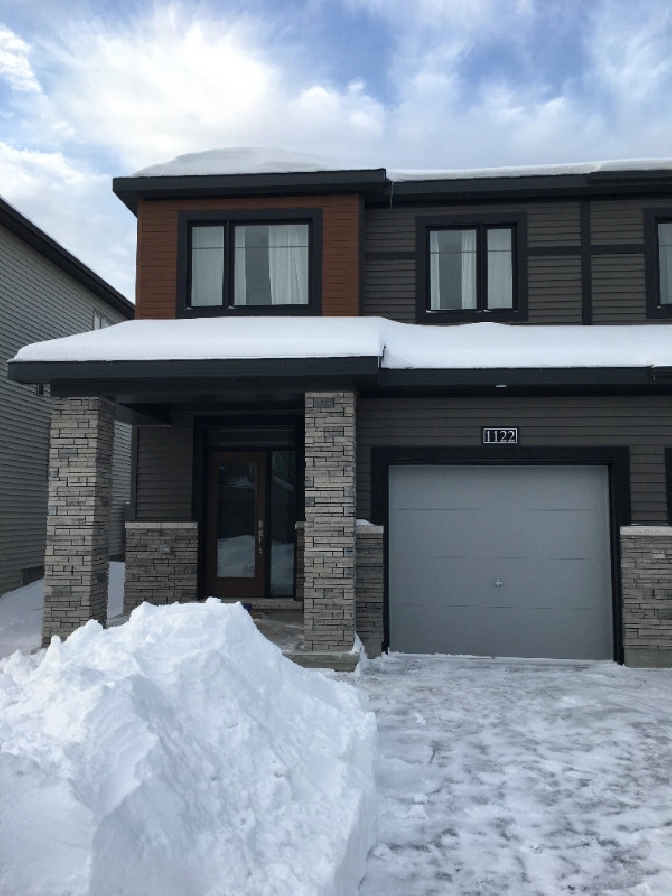 Townhouse for rent in Kanata 3bedrooms 2.5 bathrooms, Feb 1 2024 in Ottawa,ON - Apartments & Condos for Rent