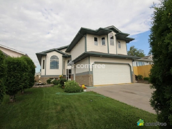 OWNER SALE ELEGANT BILEVEL HOUSE WITH RENTAL SUITE WEST EDMONTON in Edmonton,AB - Houses for Sale
