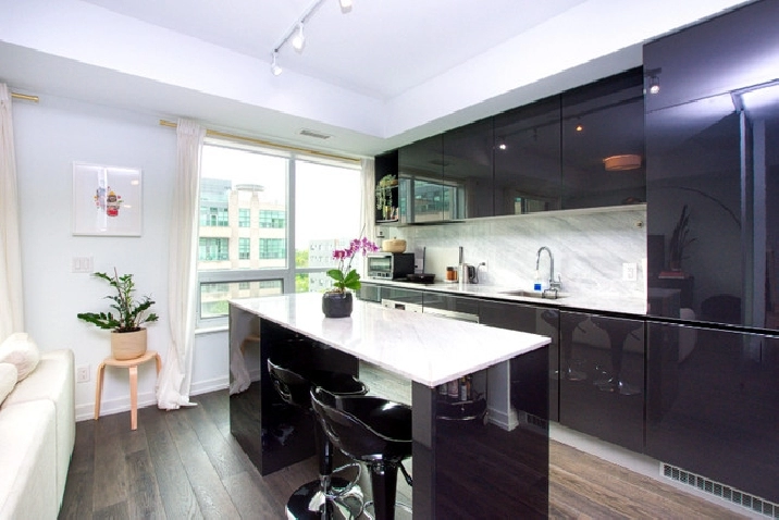 FOR LEASE BY OWNER: 1 Bedroom Den & Parking in the Annex in City of Toronto,ON - Apartments & Condos for Rent