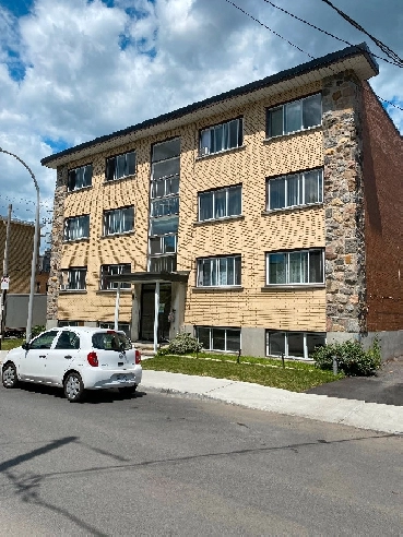 4 1/2 Vieux Longueuil, libre. Image# 1