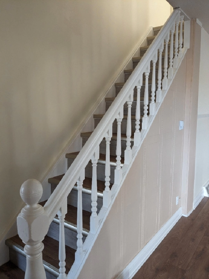 Spacious 2 bed plus office Character Home on the Hill 1500 in Medicine