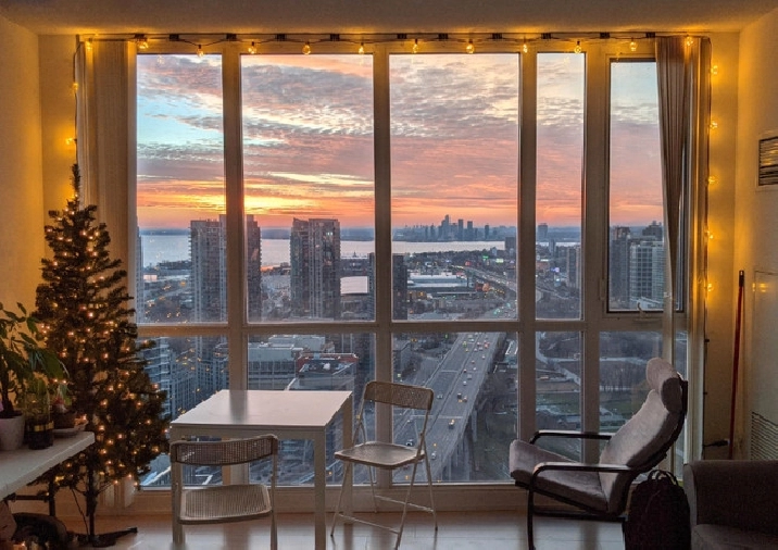 Luxury downtown condo with amazing top-floor lake & sunset views in City of Toronto,ON - Room Rentals & Roommates