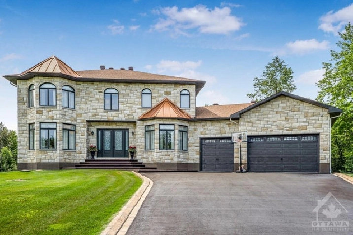 Custom Home on Premium lot in Emerald Creek Estates in Ottawa,ON - Houses for Sale