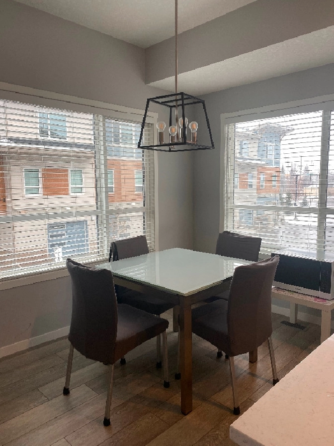 (Town House) 3 beds 2.5 baths / Harvest Hills in Calgary,AB