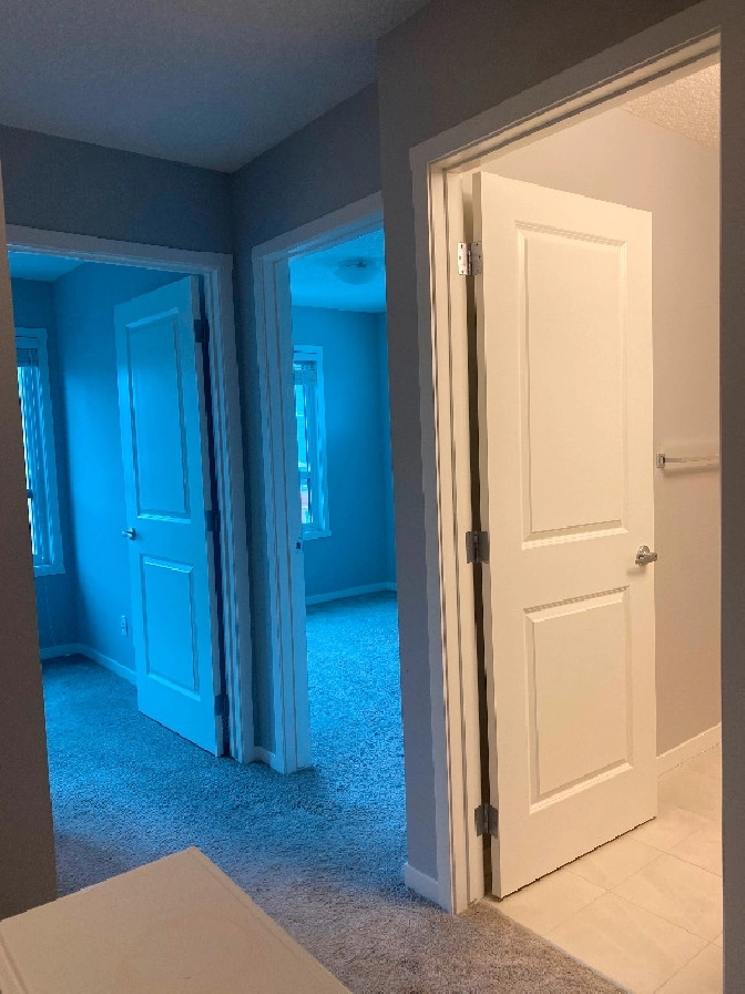 (Town House) 3 beds 2.5 baths / Harvest Hills in Calgary,AB