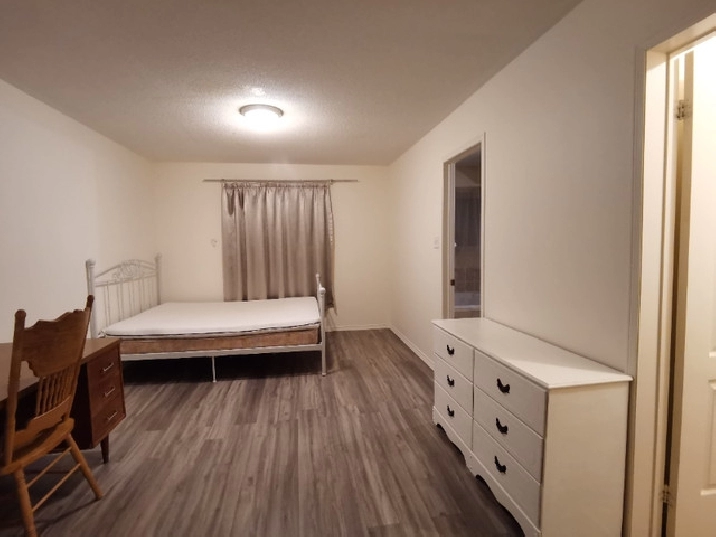 york university village big master bedroom 1500 all include in City of