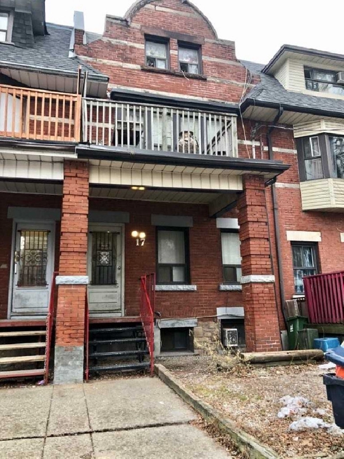 Room For Rent Close To Jarvis/Carlton in City of Toronto,ON - Room Rentals & Roommates