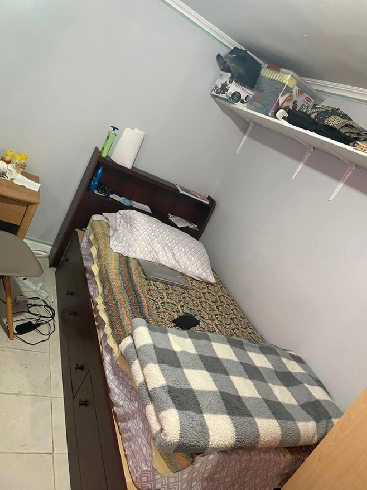 Furnished room for rent . Sharing room with Indian girl (female) in City of Toronto,ON - Room Rentals & Roommates