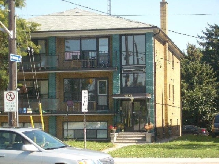 3 BEDROOM APT FOR RENT - BATHURST & WILSON in City of Toronto,ON - Apartments & Condos for Rent