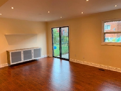 3 Bedroom Apartment to Rent in Glen Shields Neibourhood