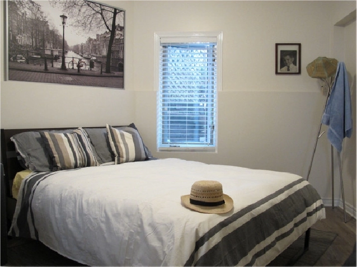 Great room downtown avail tonight for 3 nights in City of Montréal,QC - Room Rentals & Roommates
