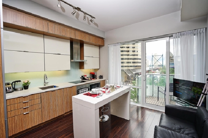 FURNISHED 1-BED CONDO AT 20 JOHN - MONTHLY STAYS STARTING OCT 1 in City of Toronto,ON - Short Term Rentals