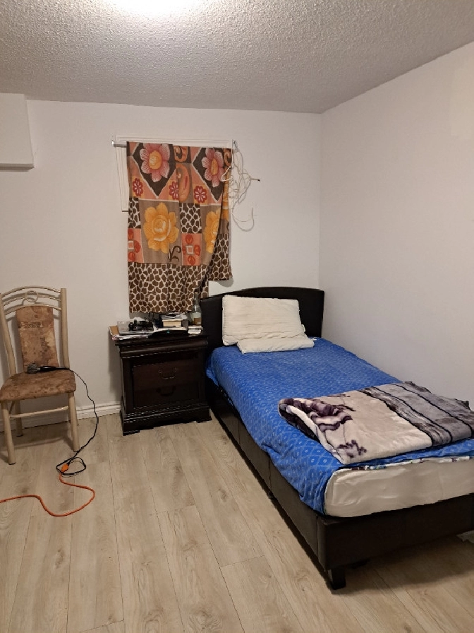 Room for rent in City of Toronto,ON - Room Rentals & Roommates
