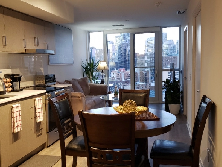 Furnished Bed Room in a Penthouse Condo Near Dundas square! in City of Toronto,ON - Room Rentals & Roommates