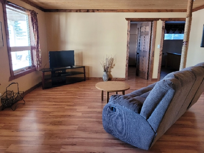 FURNISHED ACREAGE CALGARY OKOTOKS DEWINTON WIFI TV UTIL INCLUDED in Calgary,AB - Short Term Rentals