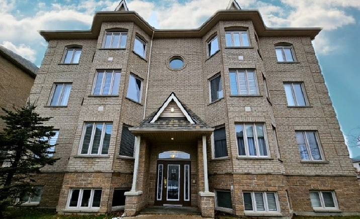 2 Bedroom 2 Bathroom Apartment with 2 Parking Spaces in Ottawa,ON - Apartments & Condos for Rent