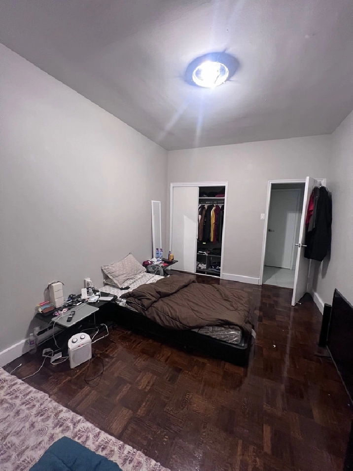 One private bedroom available in downtown Toronto in City of Toronto,ON - Room Rentals & Roommates