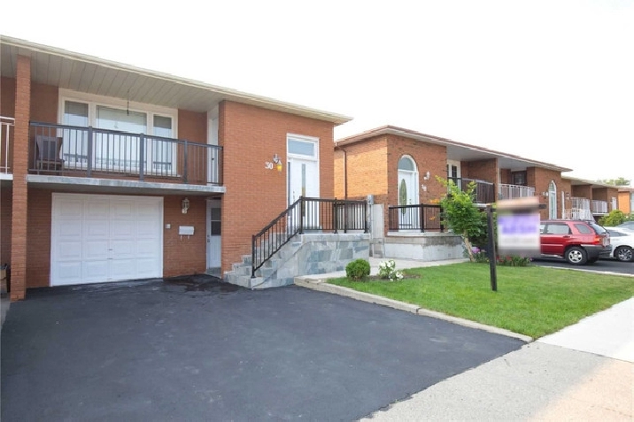 3 bedroom house with two parking available for rent in Brampton in City of Toronto,ON - Apartments & Condos for Rent