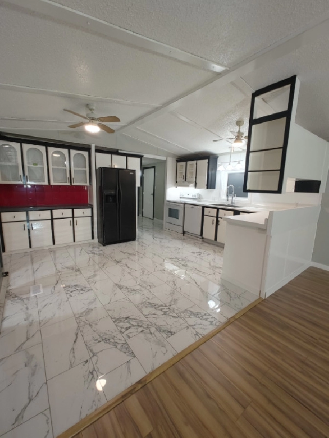 MODULAR HOME RENOVATED INSIDE & OUTSIDE 3 BED2 BATH $95,000 in Edmonton,AB - Houses for Sale