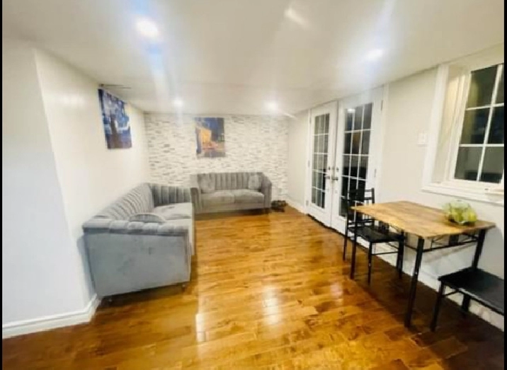 1 private furnished room with parking spot available for rent in City of Toronto,ON - Room Rentals & Roommates