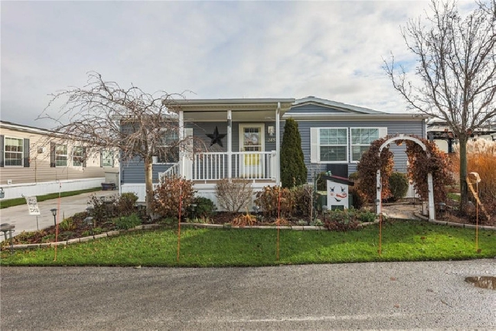 DELIGHTFUL, FULLY FINISHED BUNGALOW - 2 BED, 2 BATH in City of Toronto,ON - Houses for Sale