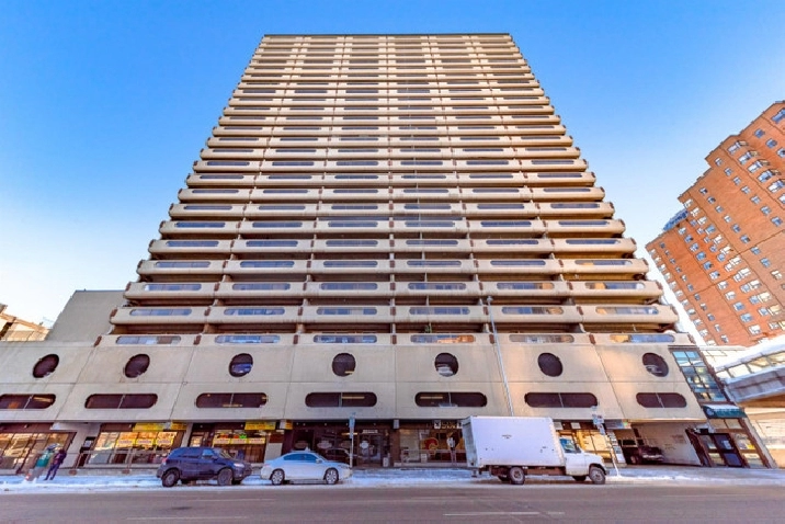 16th Floor Downtown Unit with Views and Indoor Parking in Calgary,AB - Condos for Sale