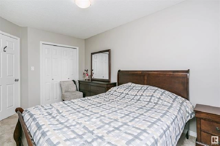 Modern 4 bedroom 3.5 Bathroom Available in orchards in Edmonton,AB - Apartments & Condos for Rent