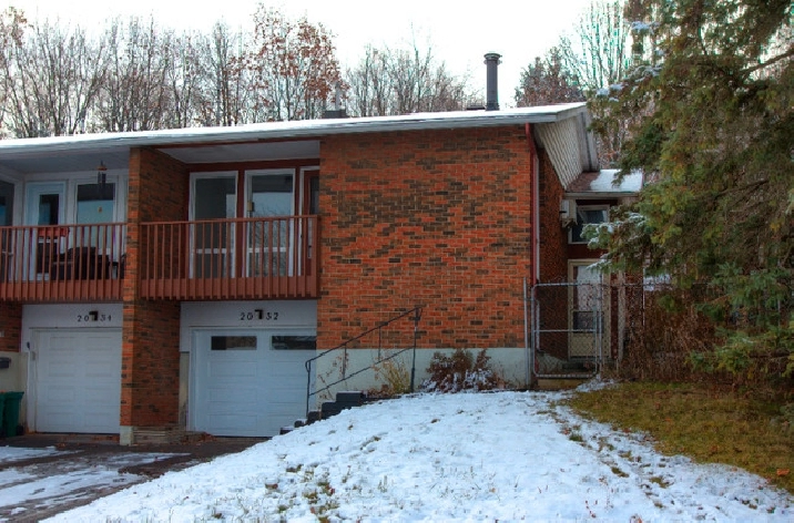 Upgraded 2 2 bedroom hi-ranch, no rear neighbours! in Ottawa,ON - Houses for Sale