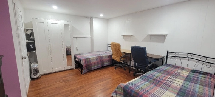 Room for female student in City of Toronto,ON - Room Rentals & Roommates