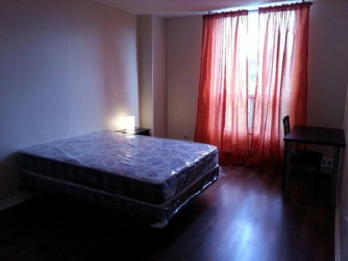 All Inclusive Bright Master Bedroom in Condominium in City of Toronto,ON - Room Rentals & Roommates