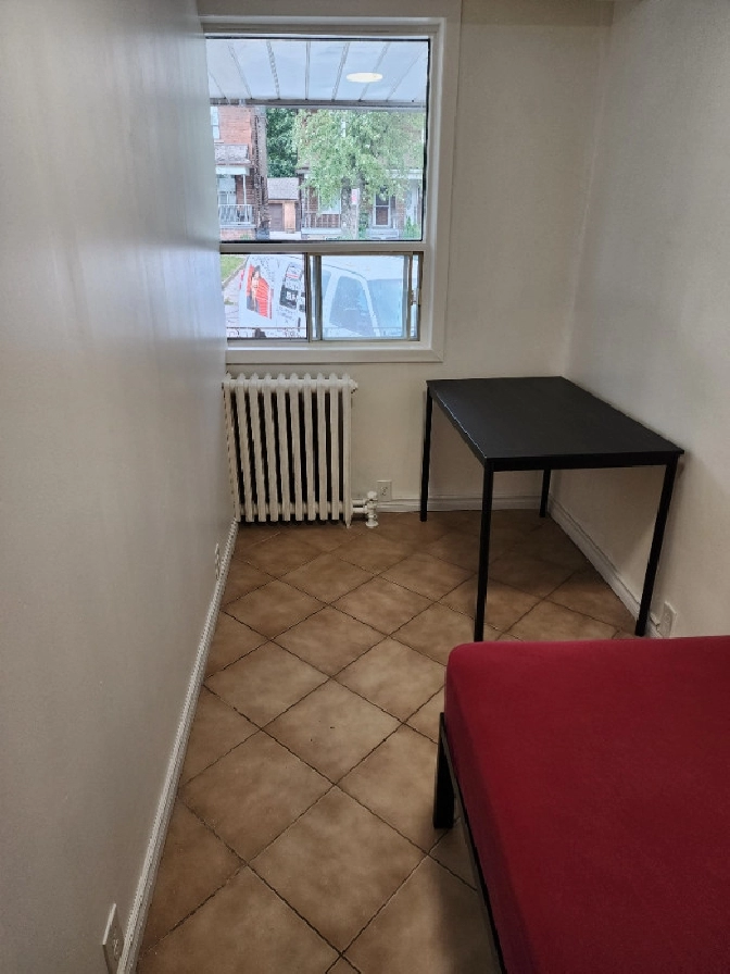 Private Room - Quiet,Clean,Safe - Dufferin&St Clair in City of Toronto,ON - Room Rentals & Roommates