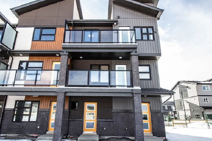 Stacked 2 bedroom 1 bathroom Townhouse in Glenridding Heights in Edmonton,AB - Apartments & Condos for Rent