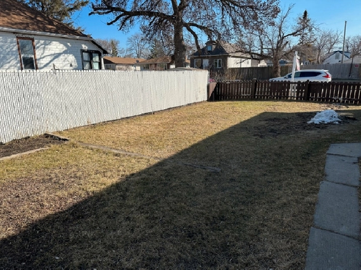 East Kildonan 1.5 Stry 3 Brs 2 Baths Dbl Lot ONLY 244,900! in Winnipeg