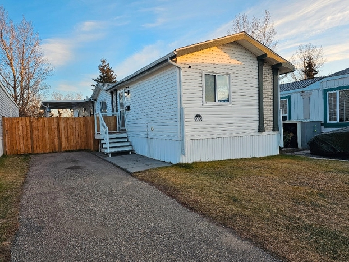 Beautiful Mobile Home in NE Calgary in Calgary,AB - Houses for Sale