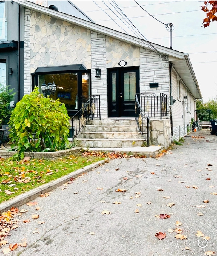 TEAM LAVADAN EXCLUSIVELY OFFERS 4 3 Semi-detach in Toronto ! in City of Toronto,ON - Houses for Sale