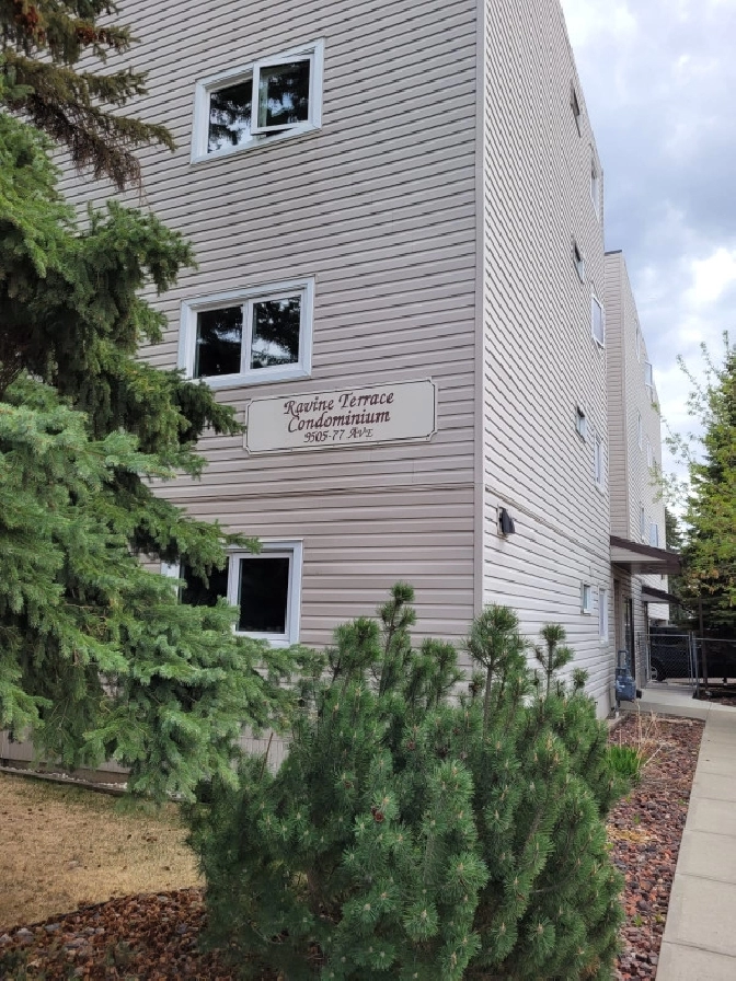 For Rent . Third Floor, 1 Bedroom on Mill Creek Ravine. $950/mth in Edmonton,AB - Room Rentals & Roommates
