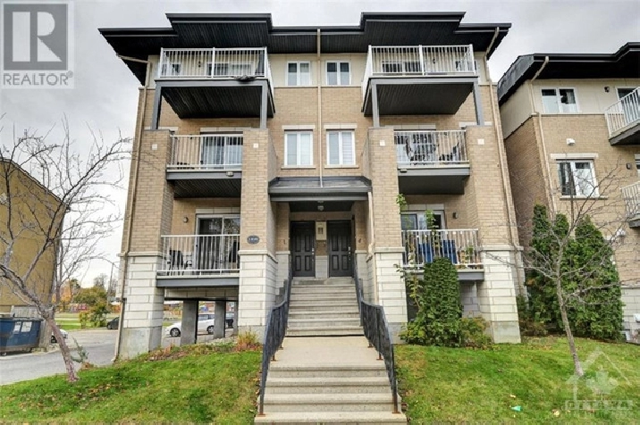 2 Bedroom, 3 Bathroom Condo for Rent in Queensway Terrace South in Ottawa,ON - Apartments & Condos for Rent