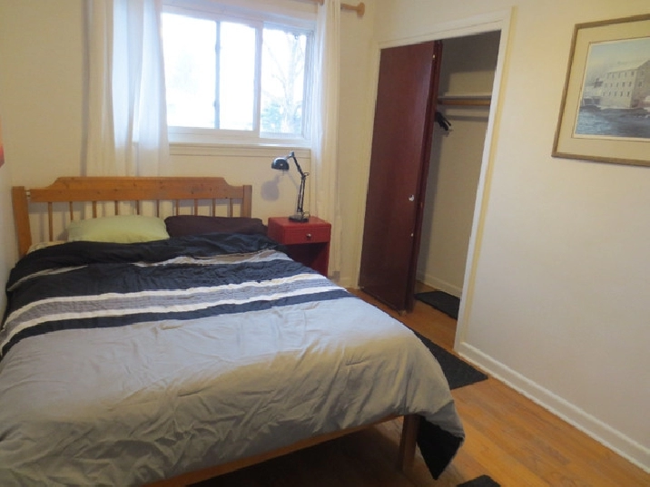 Beautiful Clean Quiet Room in a Single Home Furnished ! in Ottawa,ON - Room Rentals & Roommates