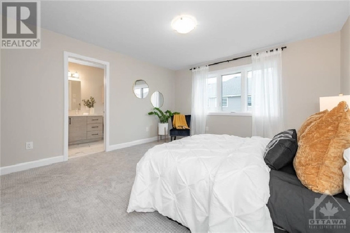Spacious and bright master bedroom for rent in Ottawa,ON - Room Rentals & Roommates
