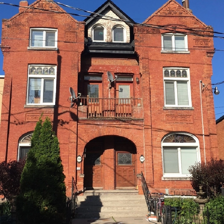 / Month + Utilities
Cabbagetown One Bedroom Lower Level Apt. in City of Toronto,ON - Apartments & Condos for Rent