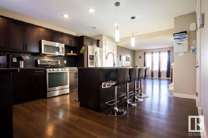 3 BEDROOM/2.5 BATH TOWNHOME WITH DOUBLE GARAGE - RENT-TO-OWN! in Edmonton,AB - Houses for Sale