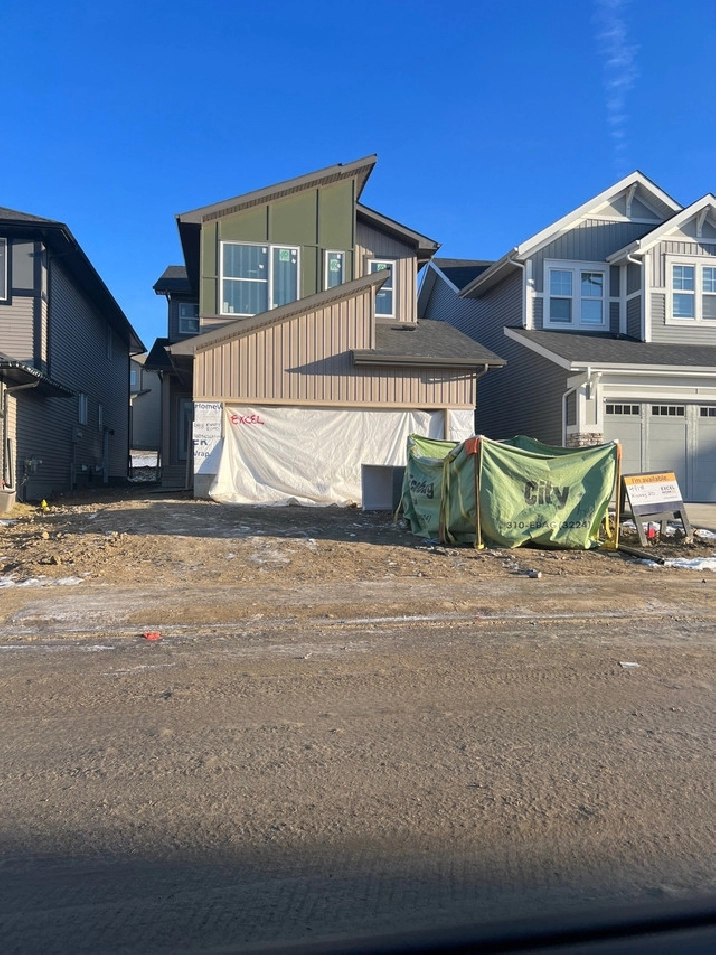 House in Keswick with Main floor Bedroom and full Bath in Edmonton,AB - Houses for Sale