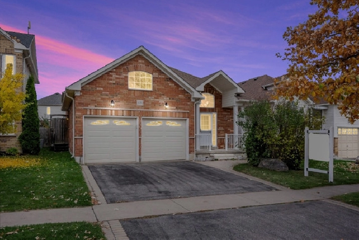 North Oshawa Detached Double Car Garage 4 Bed 3 Bath $899k in City of Toronto,ON - Houses for Sale