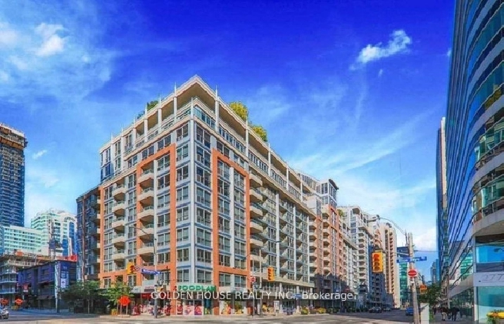 Downtown Toronto condo with parking and locker for sale $569K in City of Toronto,ON - Condos for Sale