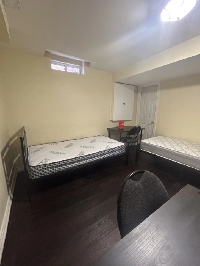 SHARED ROOM FOR FEMALE STUDENTS $500.00 in City of Toronto,ON - Room Rentals & Roommates