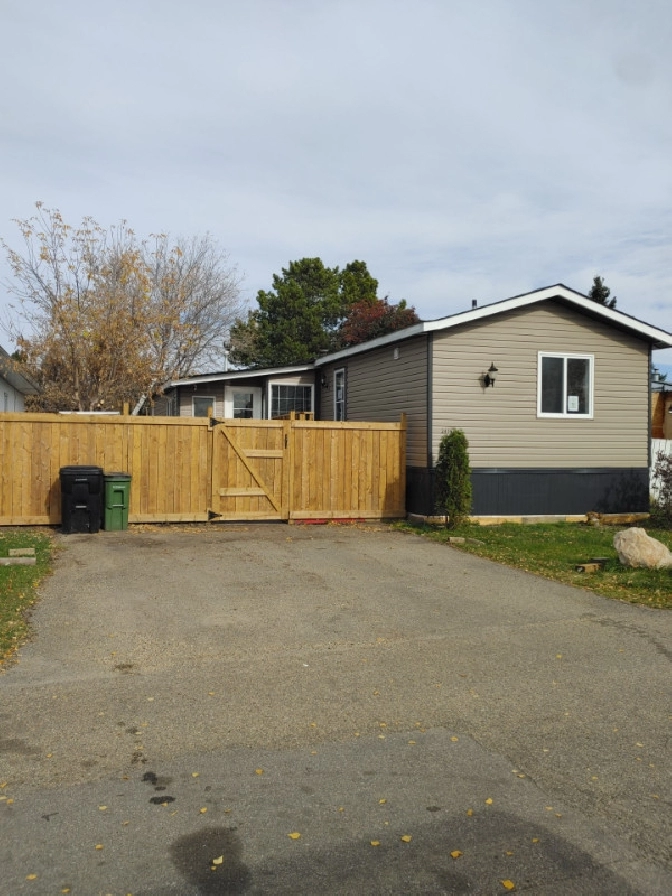3BED & 2BATH COMPLETE RENOVATED MOBILE HOME $95,000 FOR SALE in Edmonton,AB - Houses for Sale