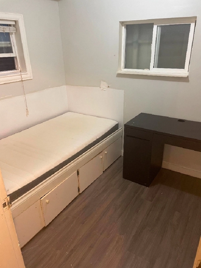 Single Room in 2 bedroom suite available in Vancouver,BC - Room Rentals & Roommates