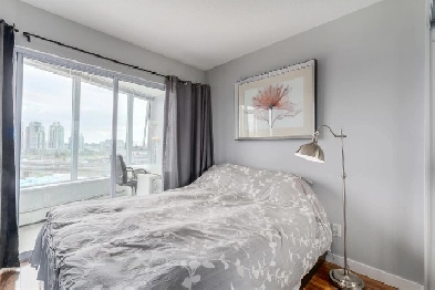 All-In for Less: Grab Your Budget Room in the Heart of Downtown!