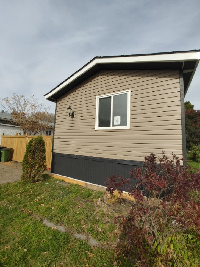 3bed 2 bath Mobile Home Westview Village Complete Renovated $95K in Edmonton,AB - Houses for Sale